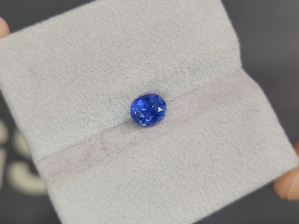 Негретый сапфир Cornflower Blue в огранке овал 1,15 карата, Шри-Ланка Изображение №4