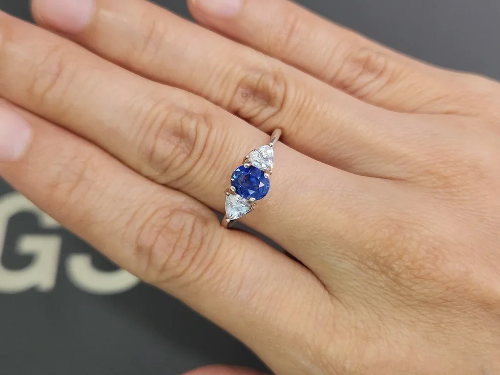 Негретый сапфир Cornflower Blue в огранке овал 1,15 карата, Шри-Ланка Изображение №5
