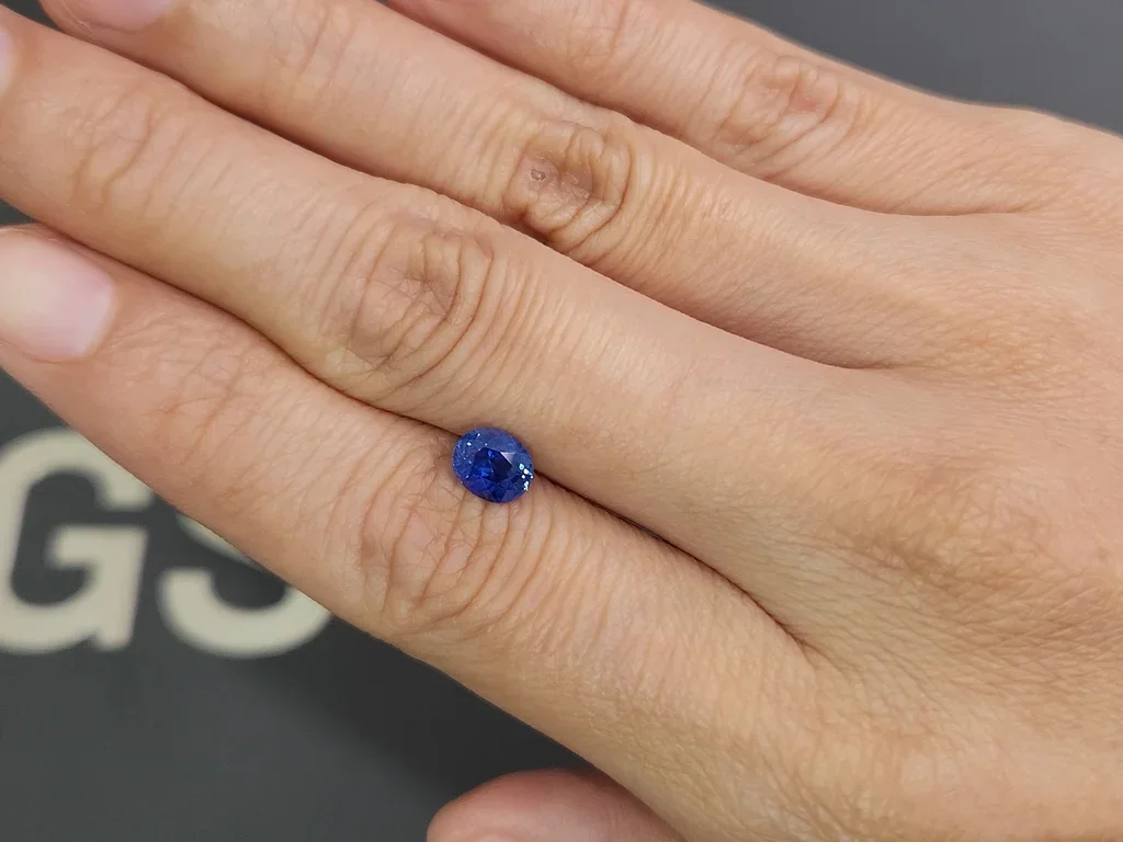 Негретый сапфир Cornflower Blue в огранке овал 1,15 карата, Шри-Ланка Изображение №2