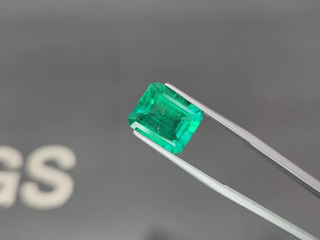 Изумруд Vivid Green в огранке октагон 5,80 карат, Колумбия Изображение №3