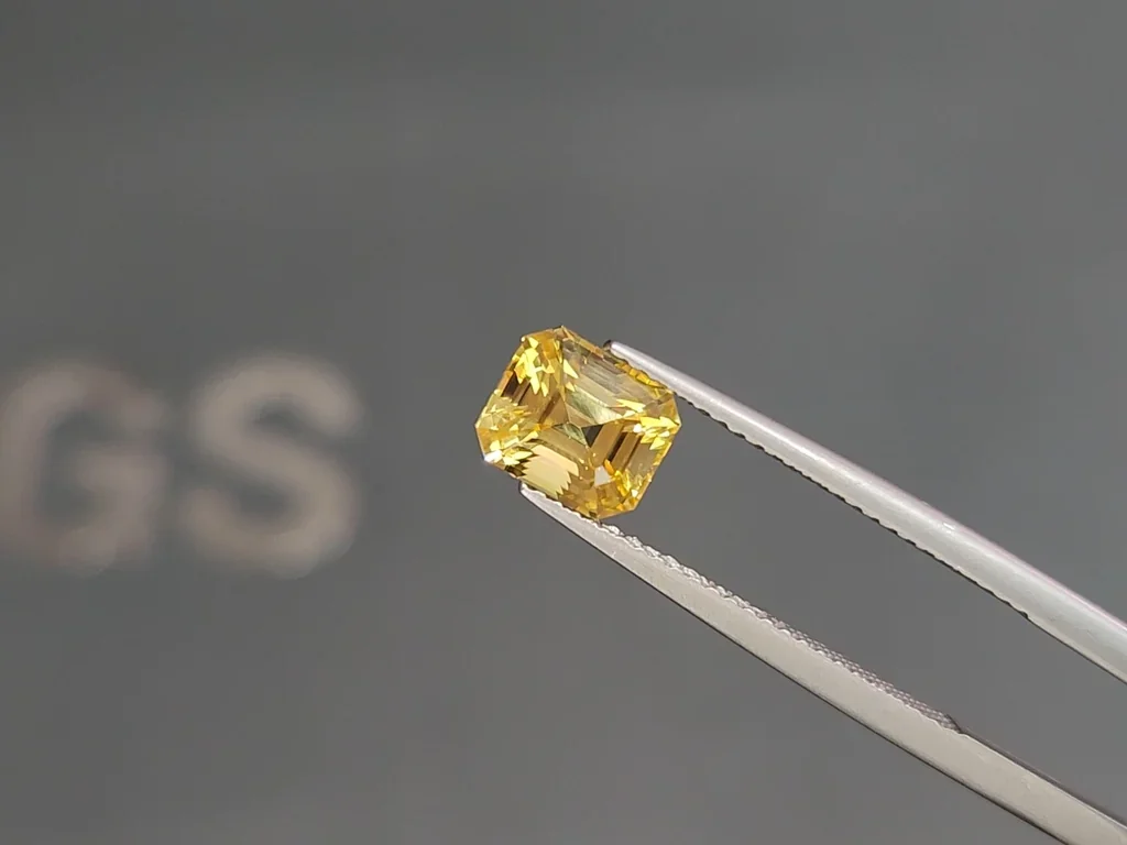 Сапфир Intense Yellow в огранке октагон 2,54 карат, Шри-Ланка Изображение №3