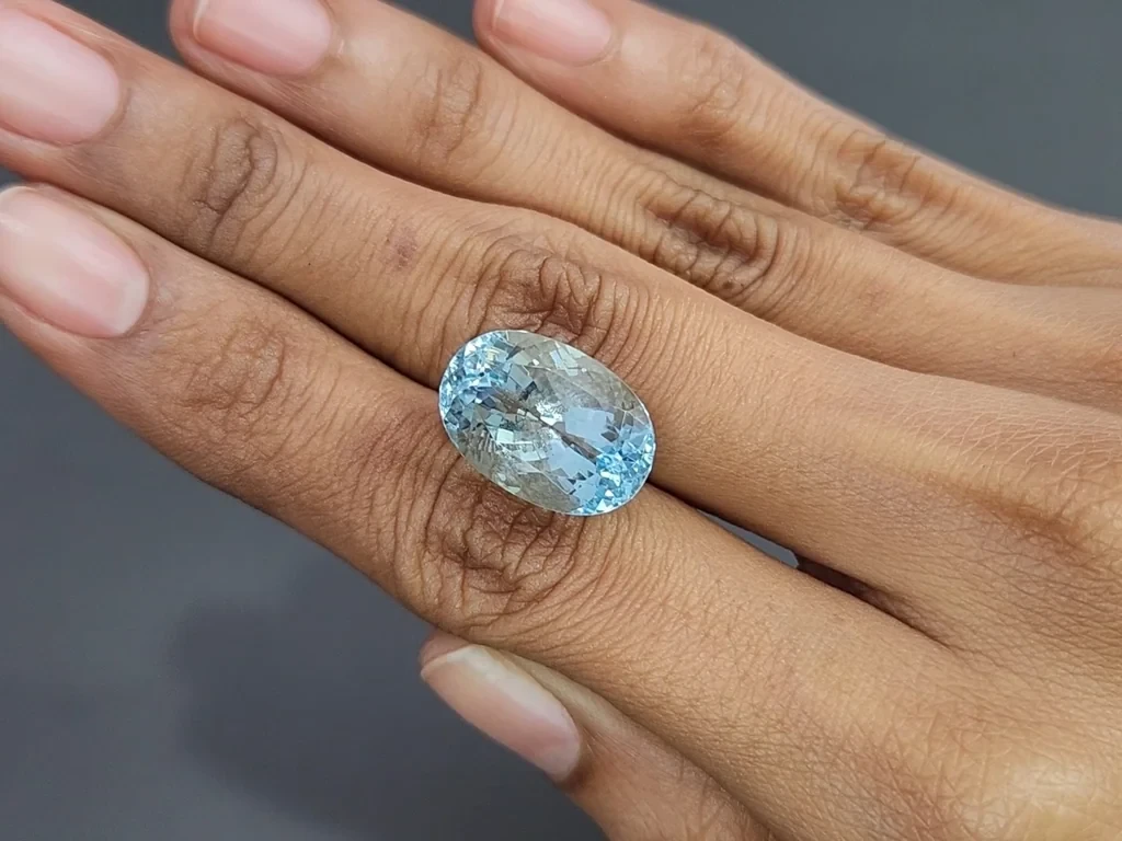 Аквамарин в огранке овал 12,76 карат, Мадагаскар Изображение №2