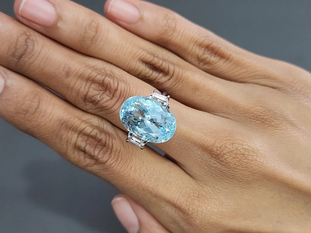 Аквамарин в огранке овал 12,76 карат, Мадагаскар Изображение №5