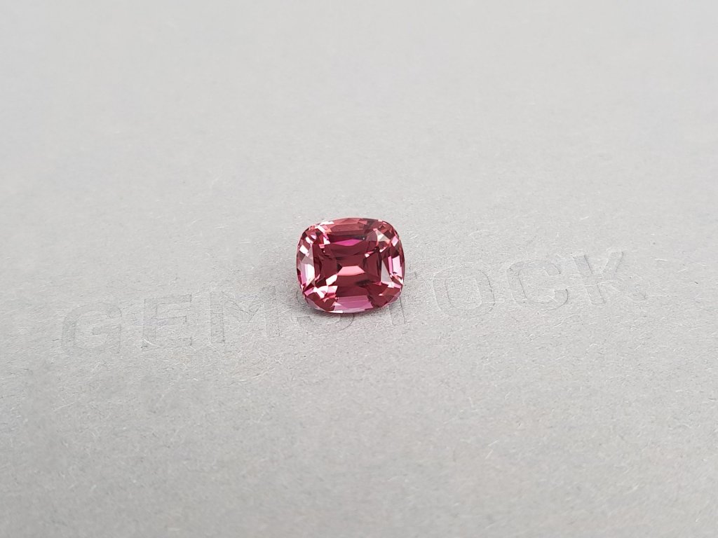 Кольцо с красно-розовым рубеллитом 3,42 карата и бриллиантами в белом золоте 750 пробы Изображение №5