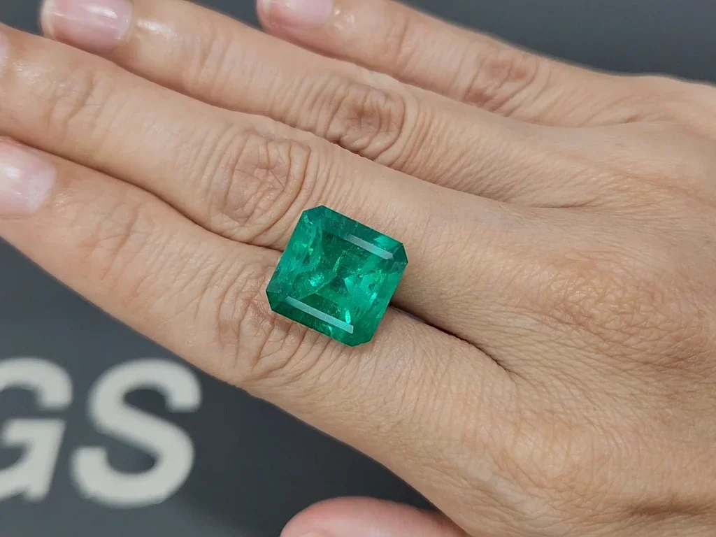 Крупный изумруд Intense Green в огранке октагон 11,85 карат, Колумбия  Изображение №2