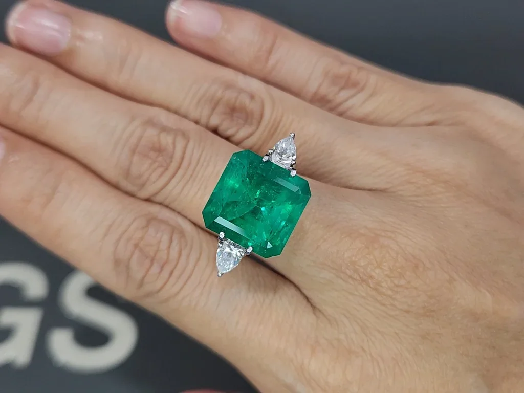 Крупный изумруд Intense Green в огранке октагон 11,85 карат, Колумбия  Изображение №5