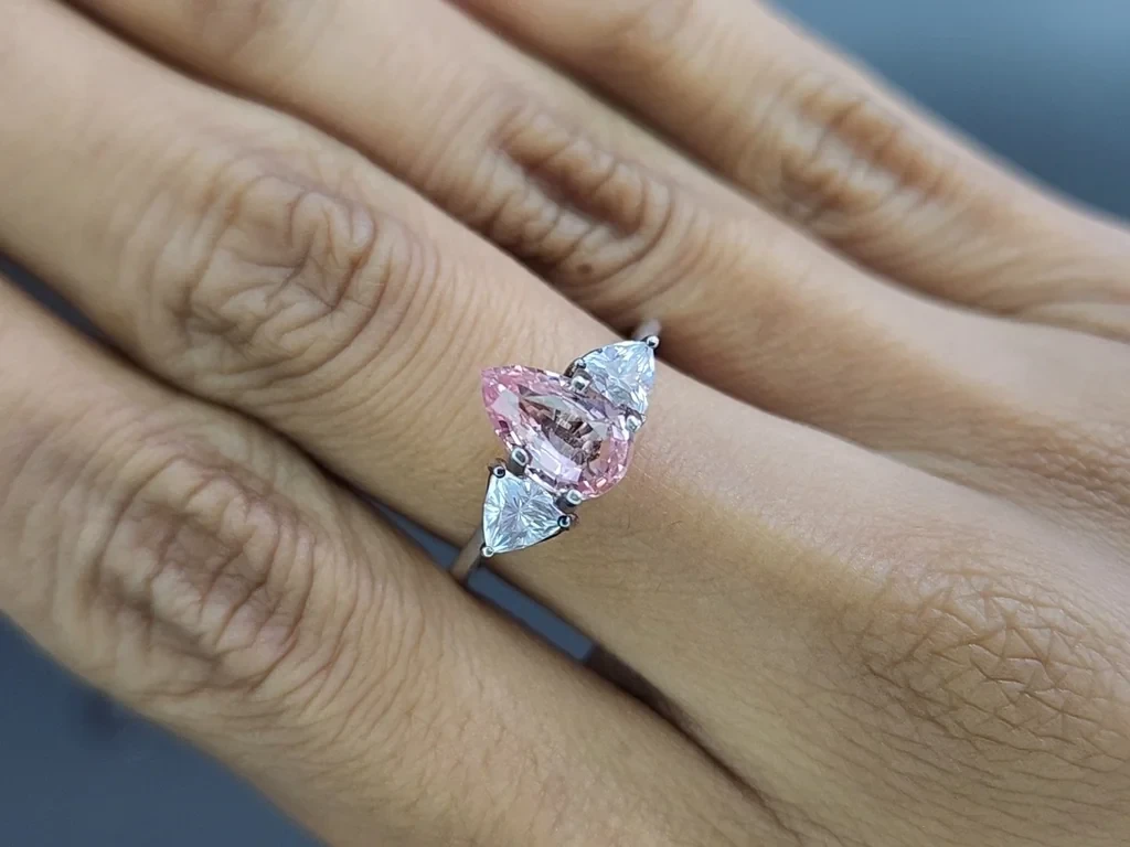 Негретый сапфир Падпараджа в огранке груша 1,61 карат, Шри-Ланка  Изображение №3