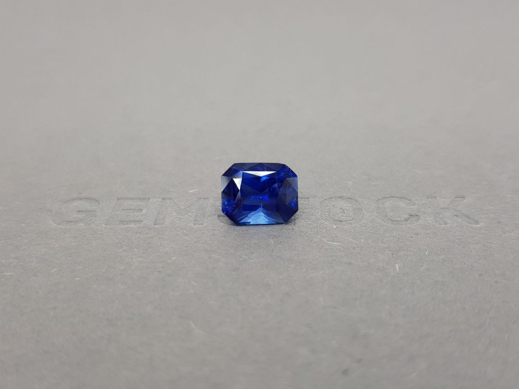 Сапфир цвета Cornflower Blue в огранке радиант 3,04 карата Изображение №1