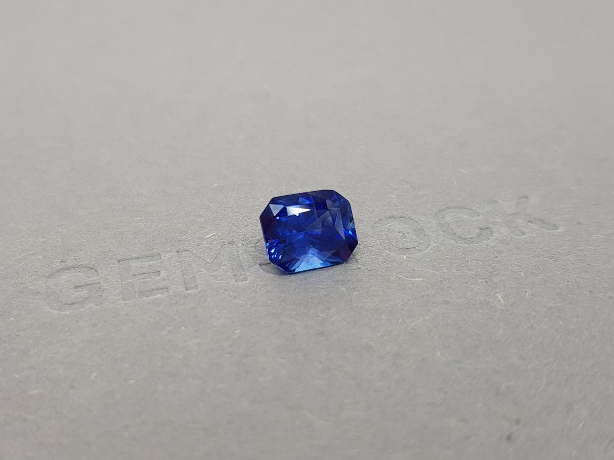 Сапфир цвета Cornflower Blue в огранке радиант 3,04 карата фото №2