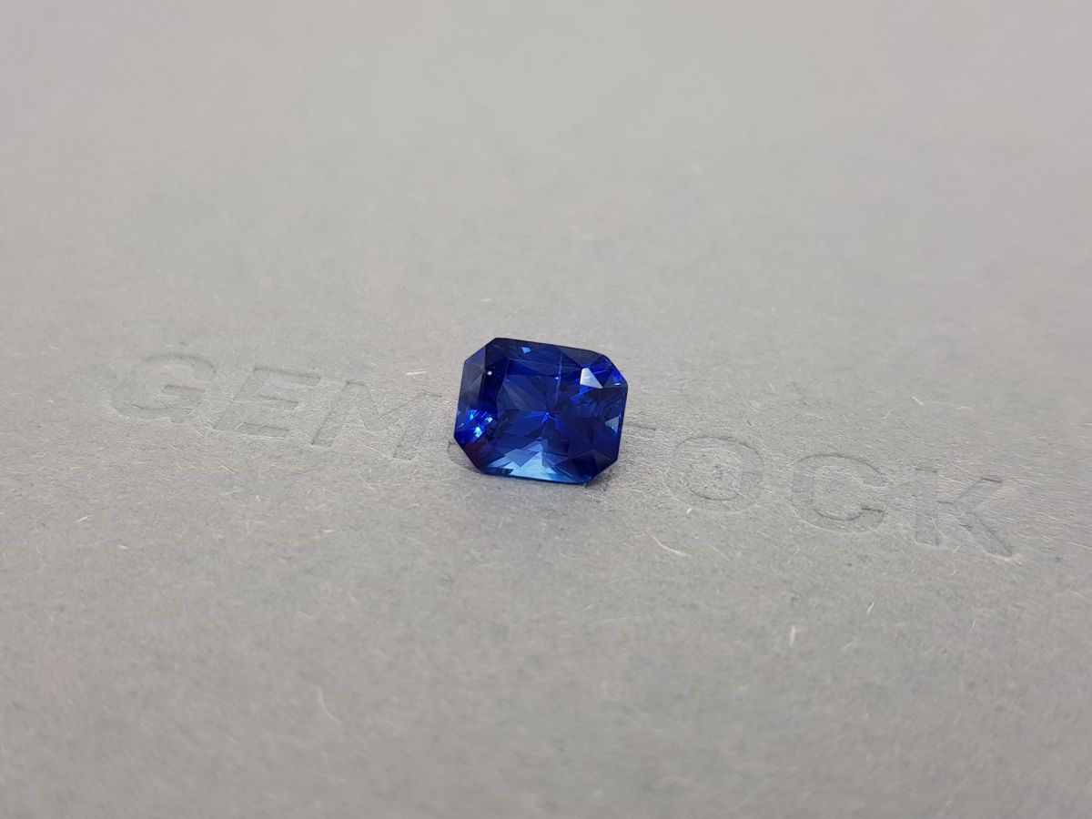 Сапфир цвета Cornflower Blue в огранке радиант 3,04 карата фото №3
