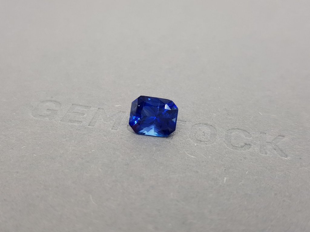 Сапфир цвета Cornflower Blue в огранке радиант 3,04 карата Изображение №3