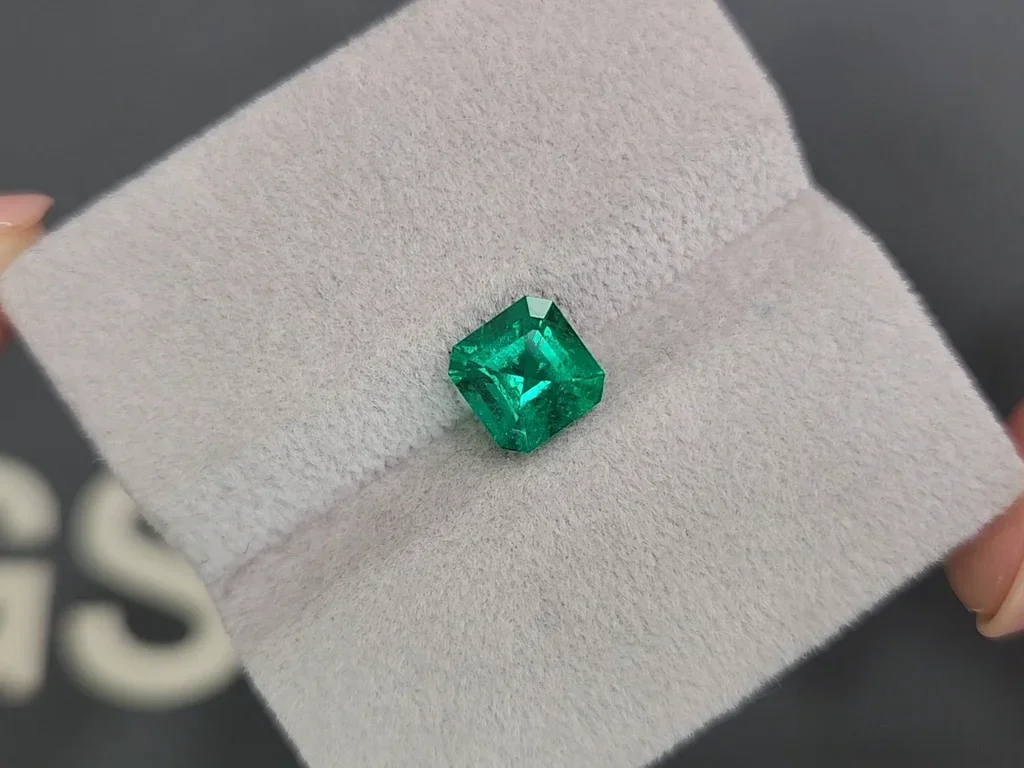 Колумбийский изумруд 1,46 карата Muzo Green Изображение №4