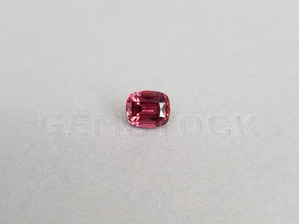 Кольцо с розовато-красным турмалином 4,30 карата и бриллиантами в белом золоте 750 пробы Изображение №4