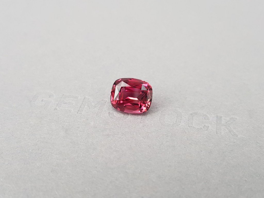 Кольцо с розовато-красным турмалином 4,30 карата и бриллиантами в белом золоте 750 пробы Изображение №6