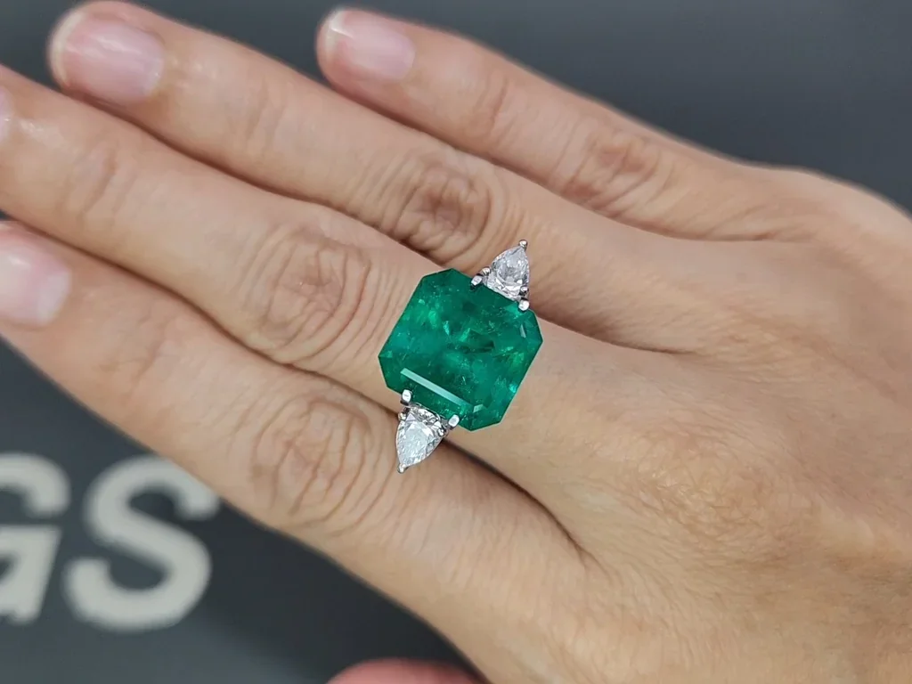Изумруд Vivid Green в огранке октагон 8,55 карат, Колумбия Изображение №5