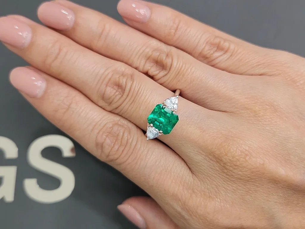 Колумбийский изумруд в огранке октагон 1,99 карата, Muzo Green Изображение №5