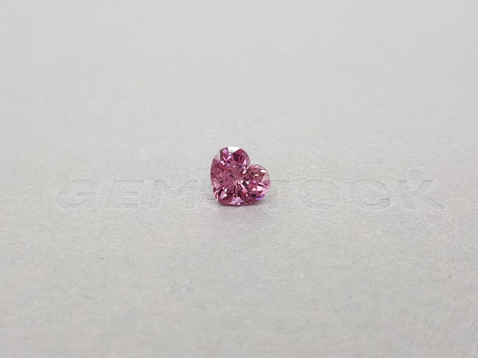 Пурпурно-розовая шпинель в огранке сердце 2,04 карата, Бирма Изображение №1