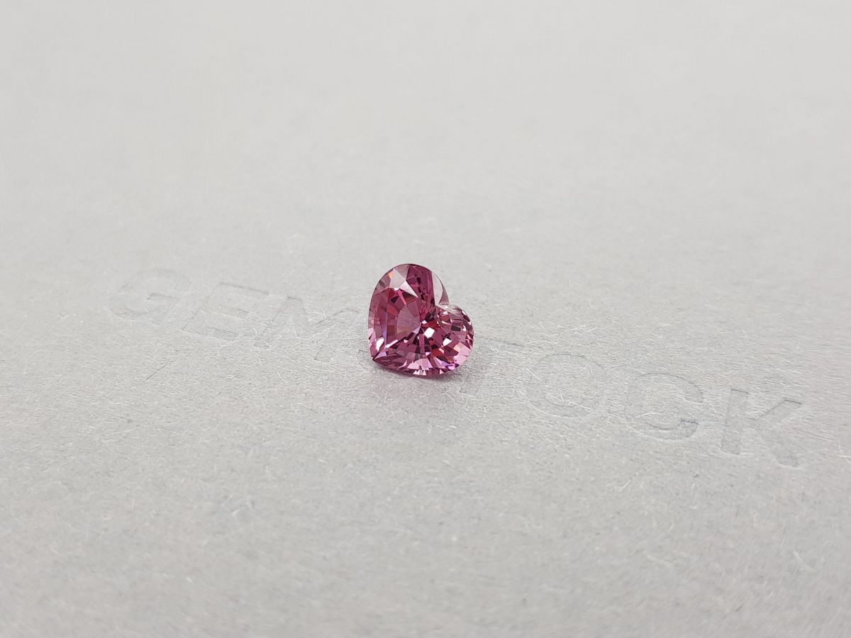 Пурпурно-розовая шпинель в огранке сердце 2,04 карата, Бирма фото №3