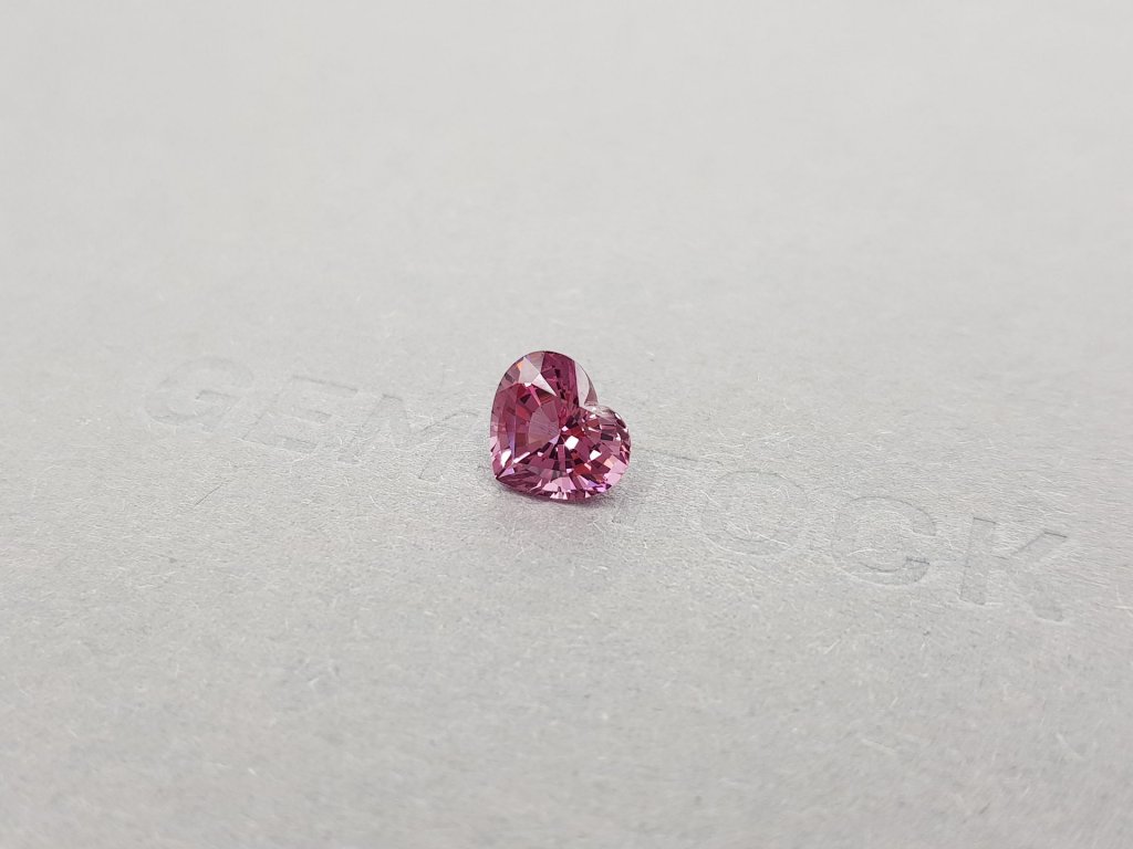 Пурпурно-розовая шпинель в огранке сердце 2,04 карата, Бирма Изображение №3