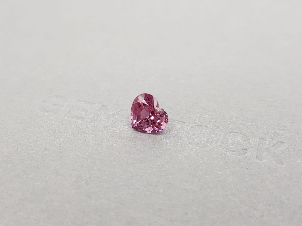 Пурпурно-розовая шпинель в огранке сердце 2,04 карата, Бирма Изображение №3