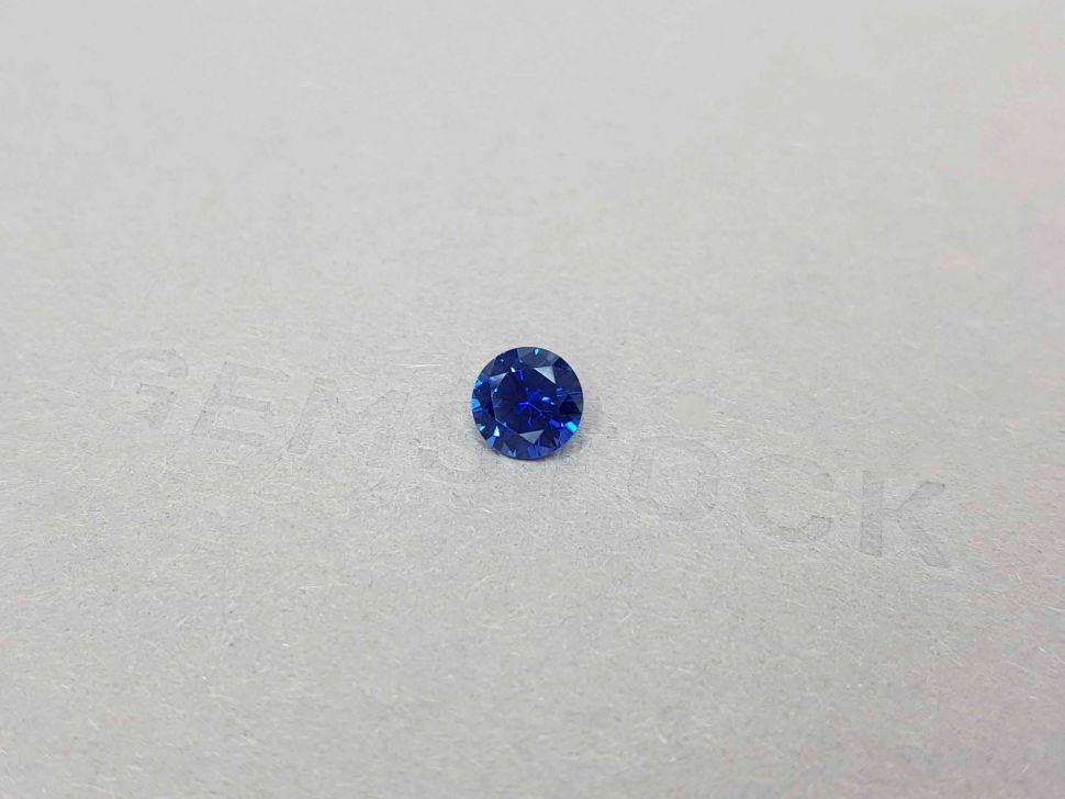 Royal blue сапфир из Мадагаскара в огранке круг 1,27 карат Изображение №3