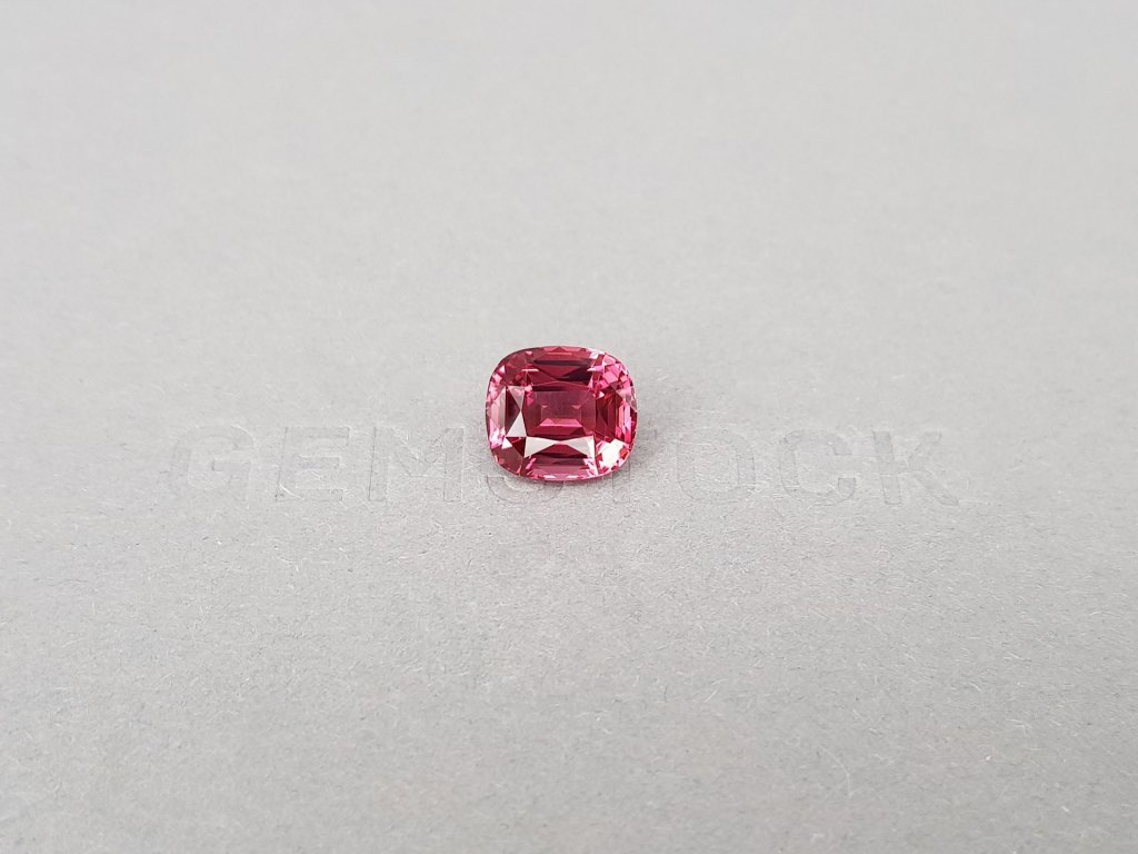 Кольцо с розовато-красным турмалином 3,63 карата и бриллиантами в белом золоте 750 пробы Изображение №4