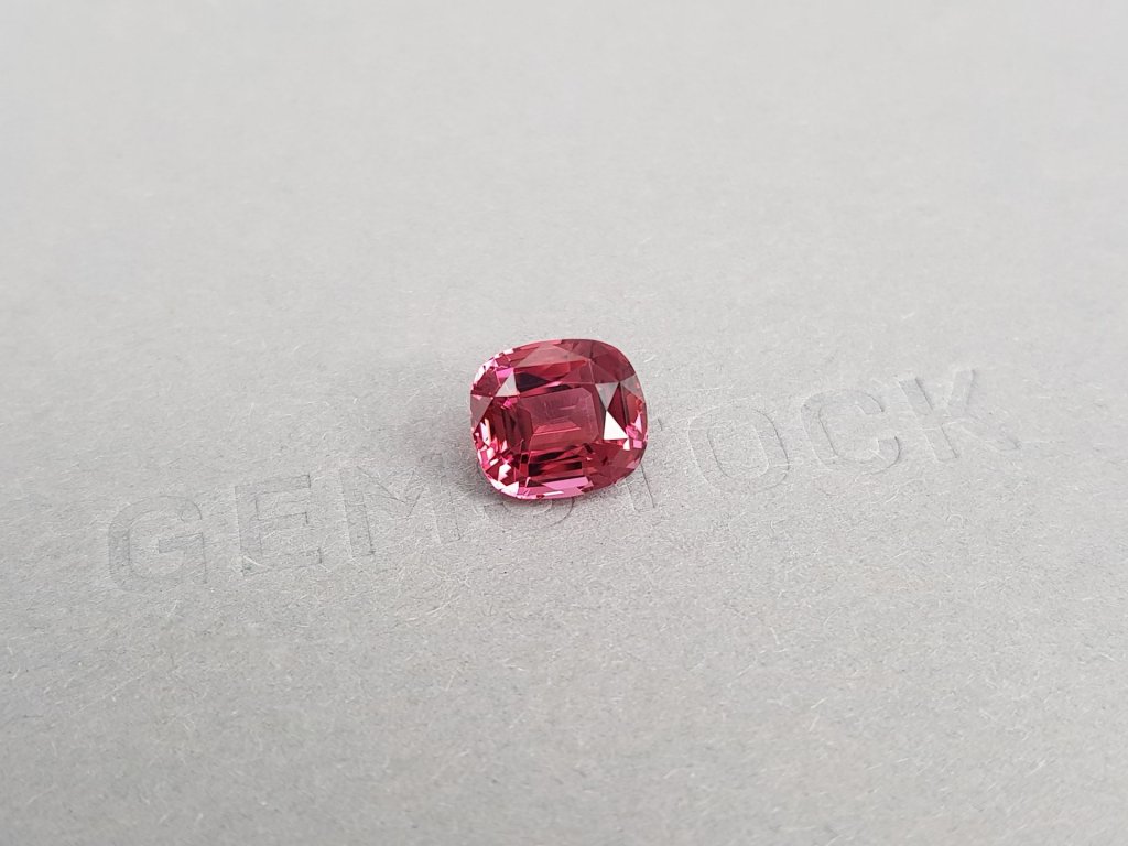 Кольцо с розовато-красным турмалином 3,63 карата и бриллиантами в белом золоте 750 пробы Изображение №6