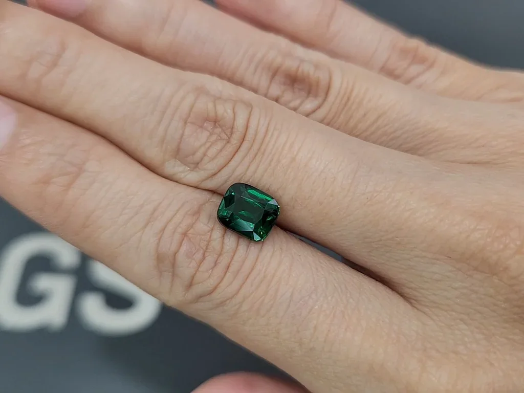 Гранат цаворит Vivid Green в огранке кушон 2,58 карат, Танзания  Изображение №2