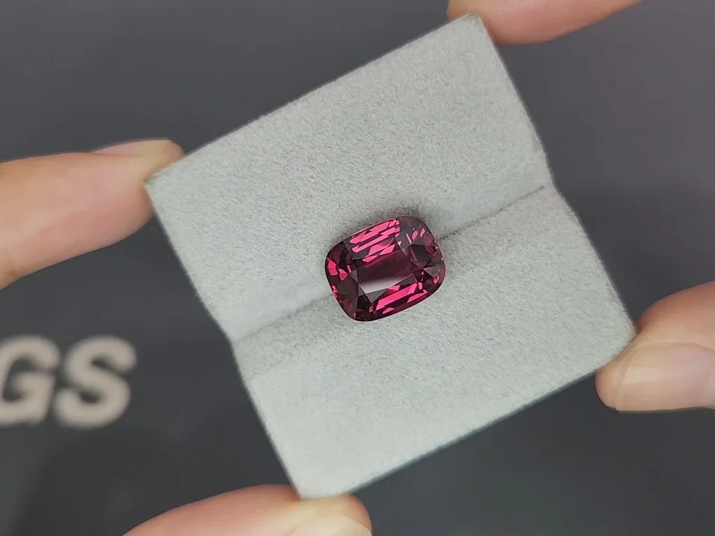 Пурпурный гранат в огранке кушон 7,64 карат, Африка Изображение №4