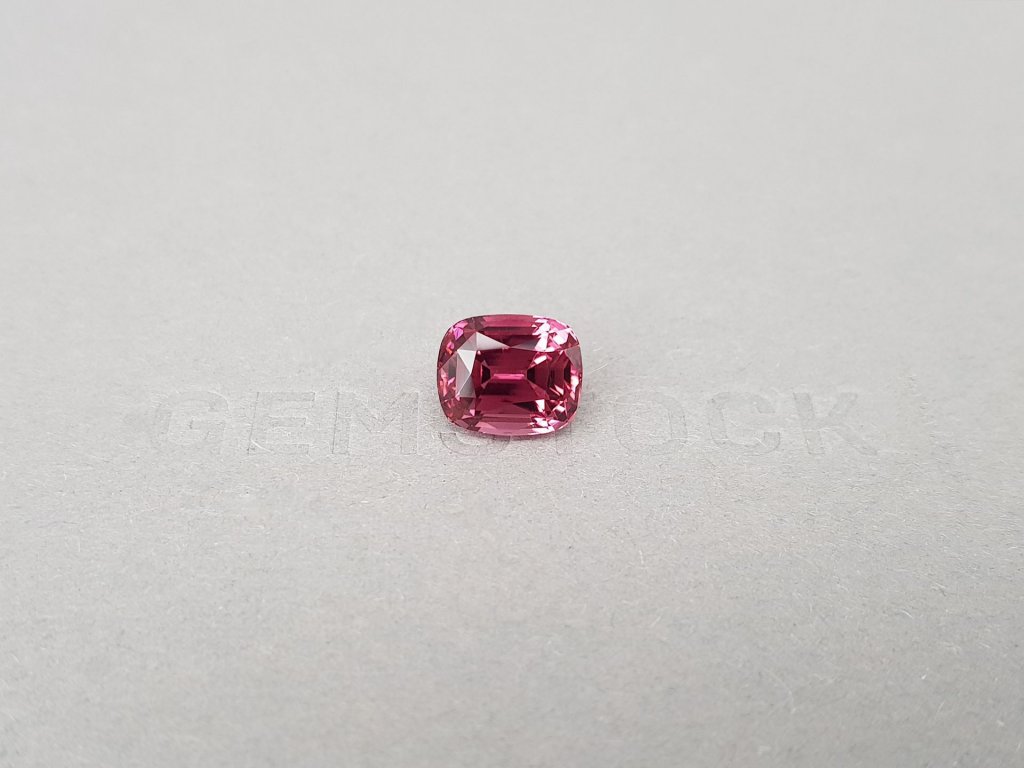 Яркий пурпурно-розовый рубеллит в огранке кушон 4,51 карата Изображение №1