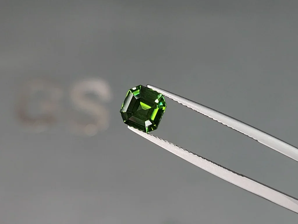 Циркон Intense Green в огранке ашер 1,72 карата, Танзания Изображение №3