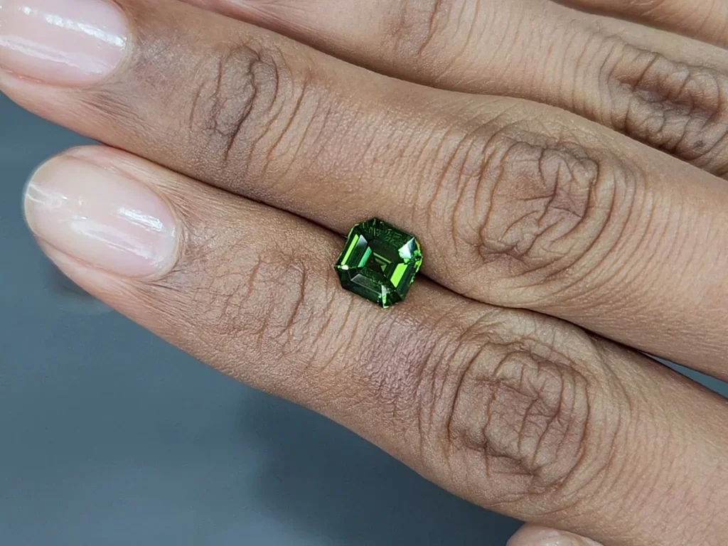 Циркон Intense Green в огранке ашер 1,72 карата, Танзания Изображение №2