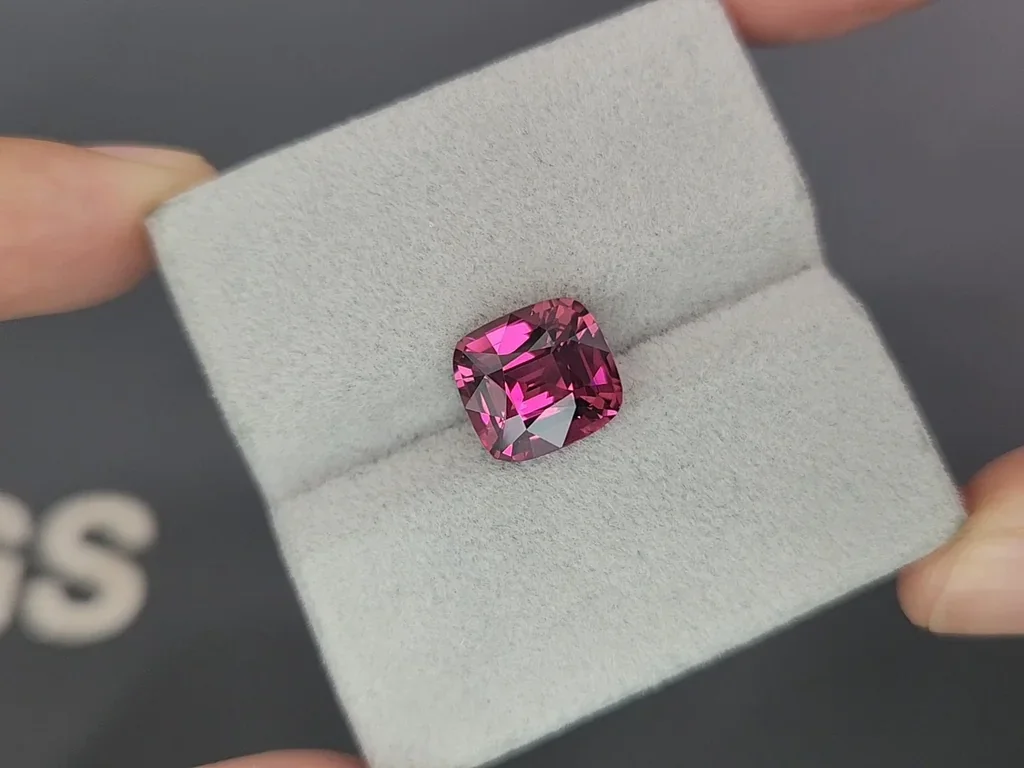 Пурпурный гранат в огранке кушон 4,95 карат, Африка Изображение №4