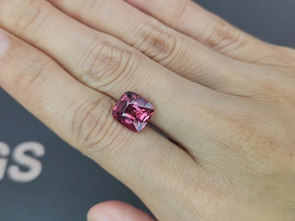 Пурпурный гранат в огранке кушон 4,95 карат, Африка Изображение №2