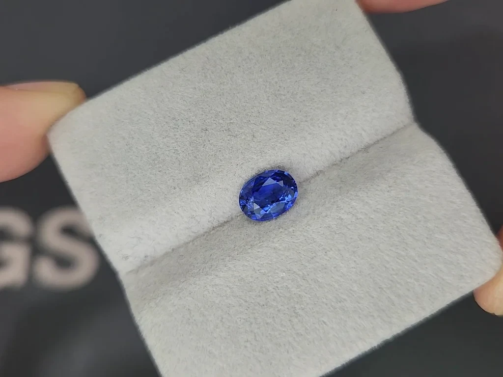 Сапфир Royal Blue в огранке овал 1,19 карат, Шри-Ланка  Изображение №4
