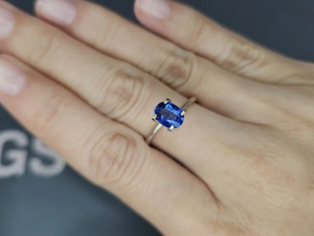 Сапфир Royal Blue в огранке овал 1,19 карат, Шри-Ланка  Изображение №5