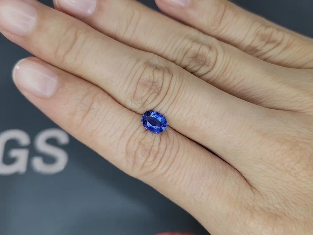 Сапфир Royal Blue в огранке овал 1,19 карат, Шри-Ланка  Изображение №2