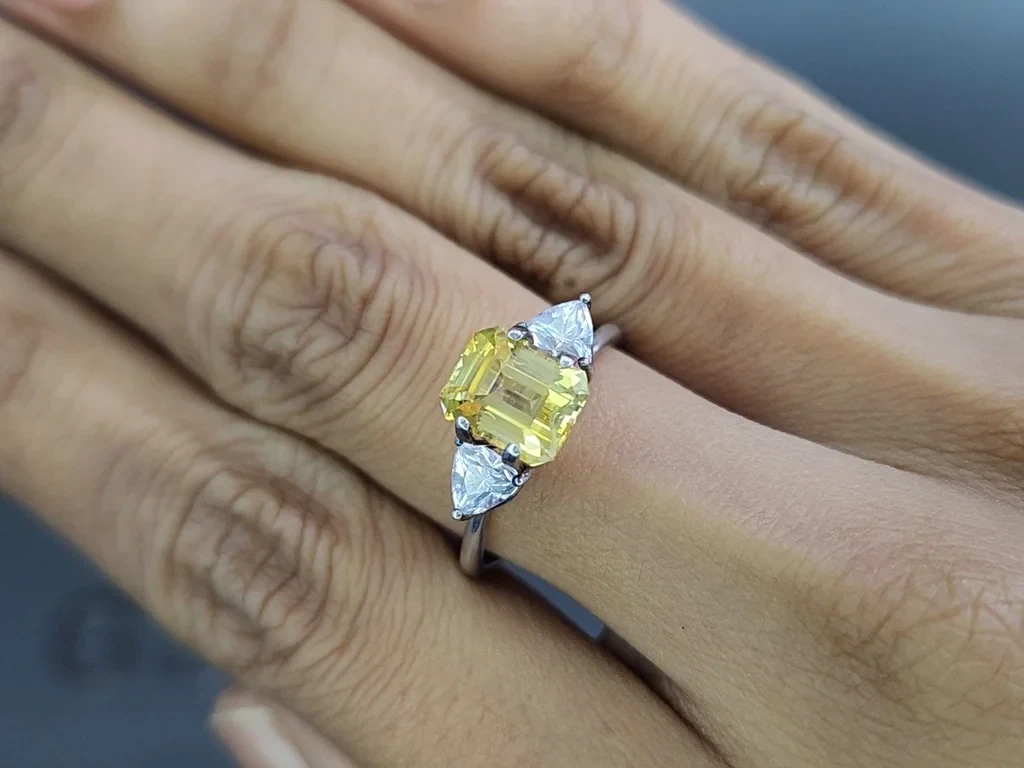 Ярко-желтый сапфир в огранке октагон 3,03 карат, Шри-Ланка Изображение №5