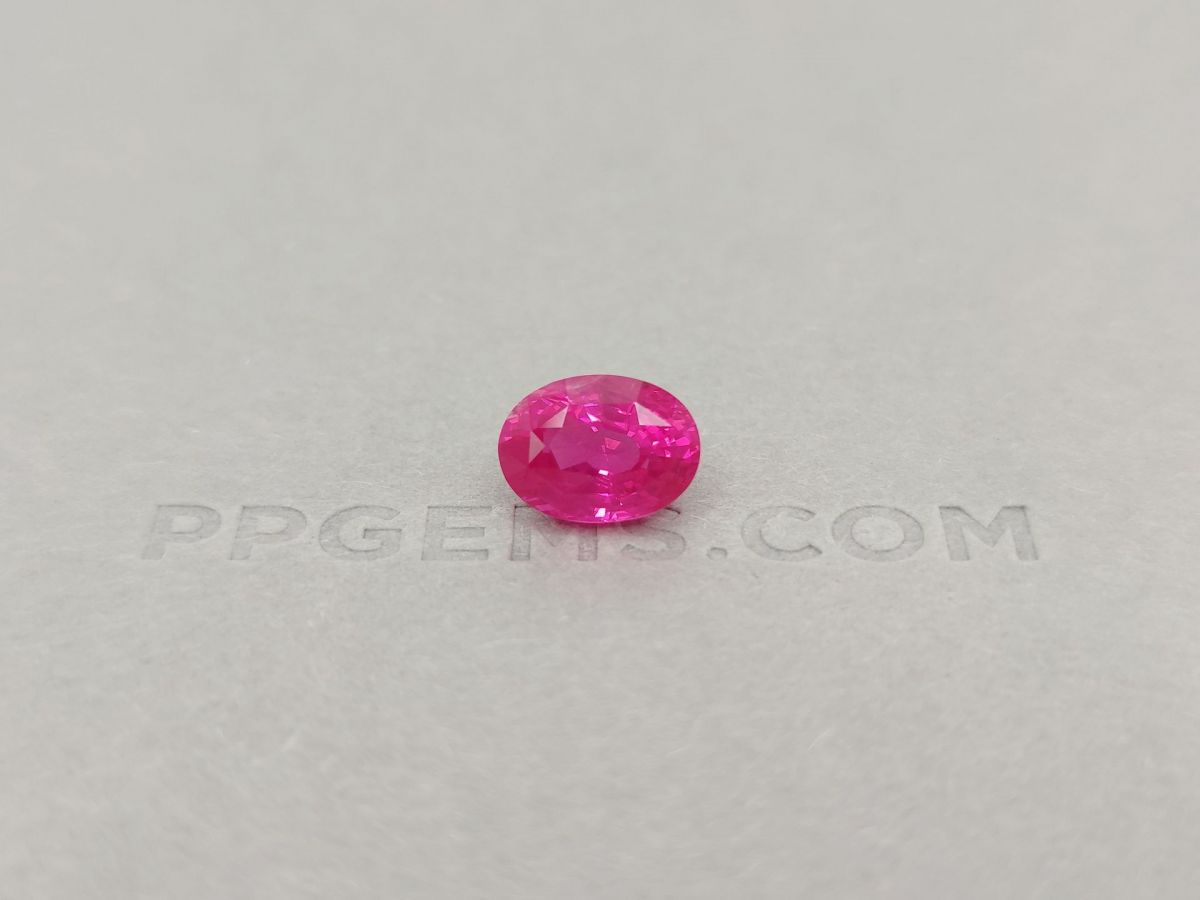 Неоново-розовая шпинель махенге в огранке овал 5,02 карат фото №1