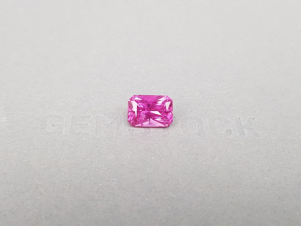 Рубеллит редкого цвета hot pink в огранке радиант 3,28 карата, Нигерия Изображение №1