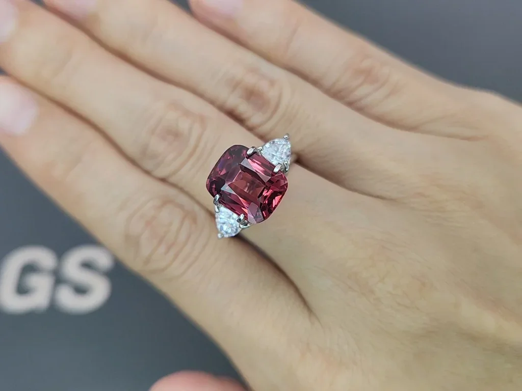 Пурпурный гранат в огранке кушон 5,89 карат, Африка Изображение №5