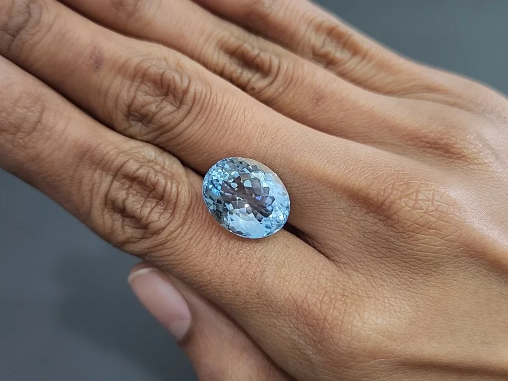 Аквамарин в огранке овал 10,25 карат, Мадагаскар  Изображение №2