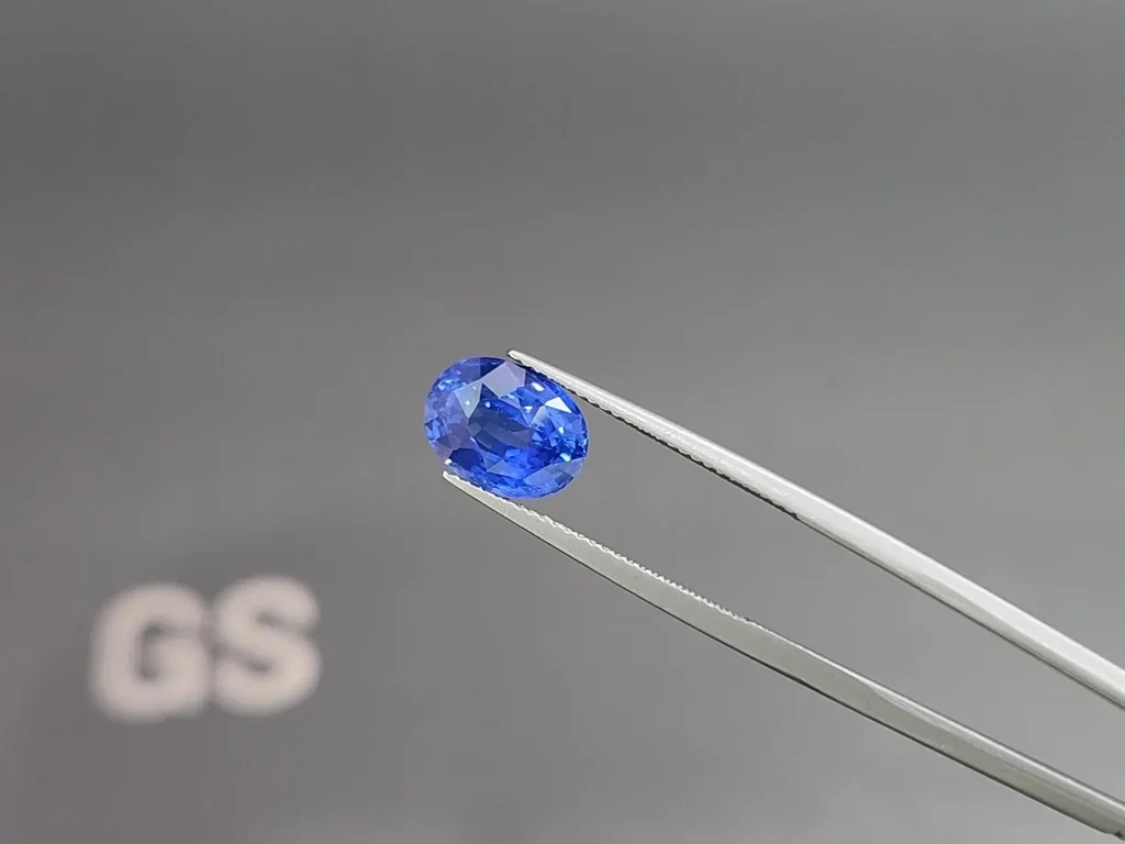Сапфир Cornflower Blue в огранке овал 4,54 карат, Шри-Ланка Изображение №3