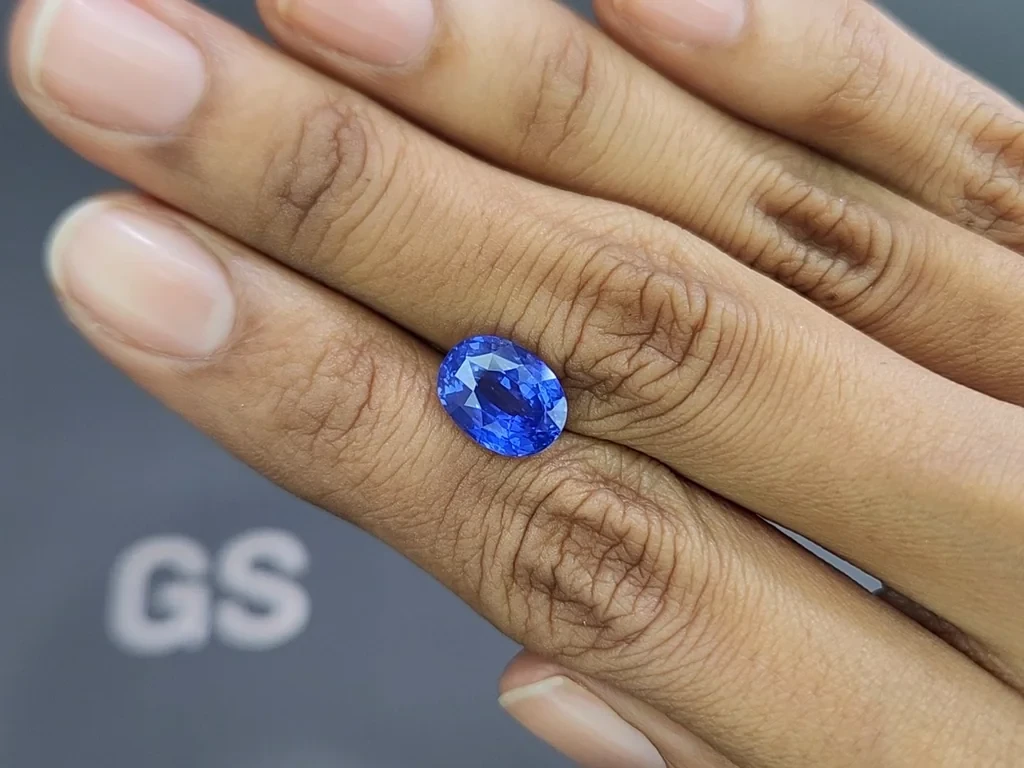 Сапфир Cornflower Blue в огранке овал 4,54 карат, Шри-Ланка Изображение №2