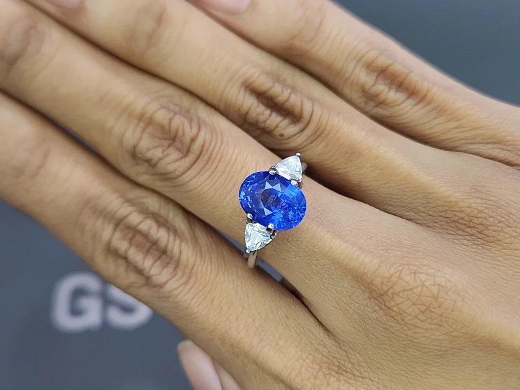 Сапфир Cornflower Blue в огранке овал 4,54 карат, Шри-Ланка Изображение №5
