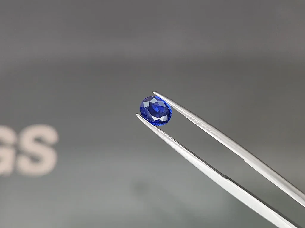 Сапфир Royal Blue в огранке овал 0,82 карат, Шри-Ланка  Изображение №3