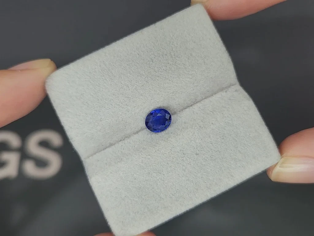 Сапфир Royal Blue в огранке овал 0,82 карат, Шри-Ланка  Изображение №4