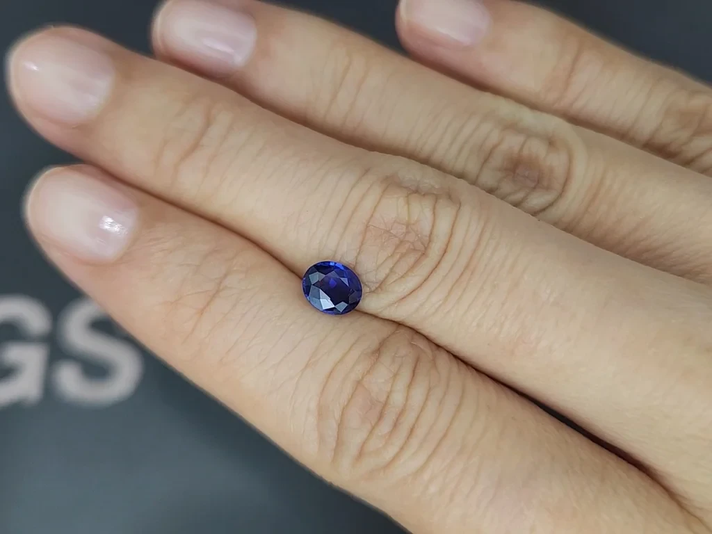 Сапфир Royal Blue в огранке овал 0,82 карат, Шри-Ланка  Изображение №2
