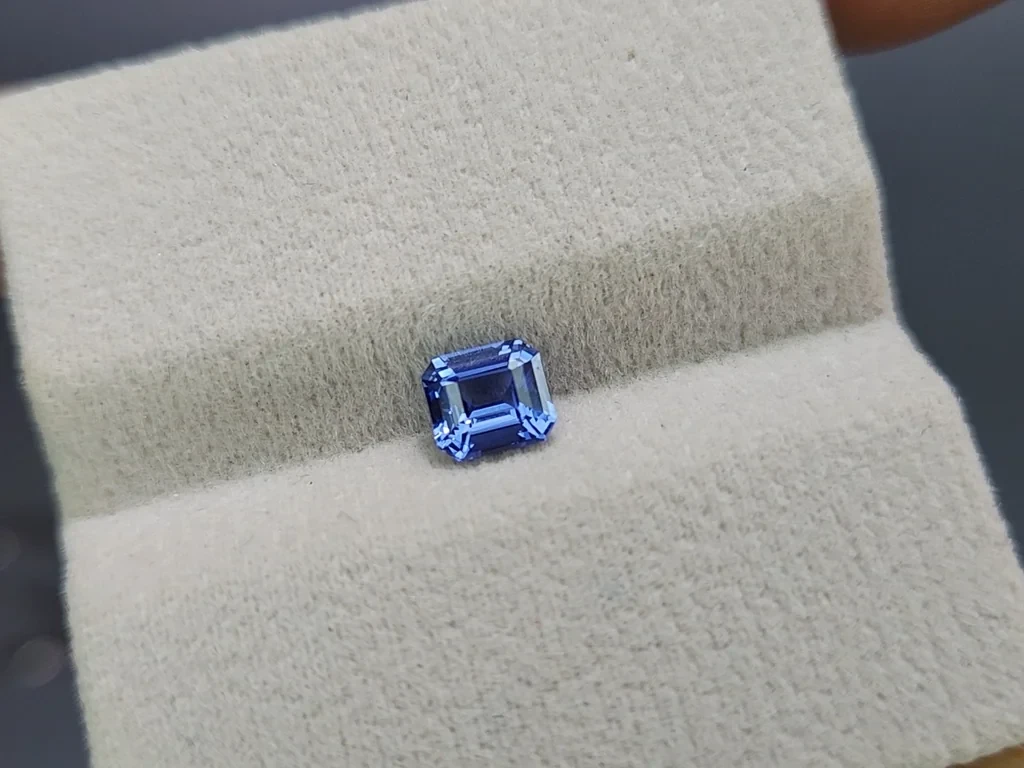 Негретый сапфир Cornflower Blue в огранке октагон 1,03 карат, Шри-Ланка Изображение №4