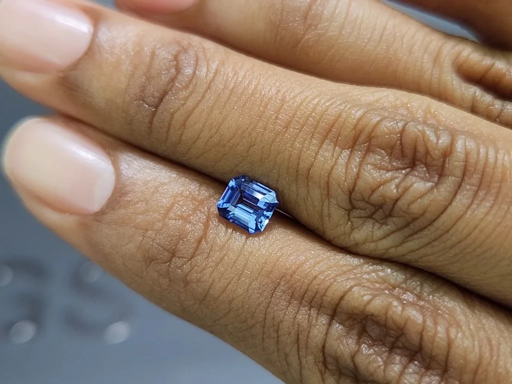Негретый сапфир Cornflower Blue в огранке октагон 1,03 карат, Шри-Ланка Изображение №2